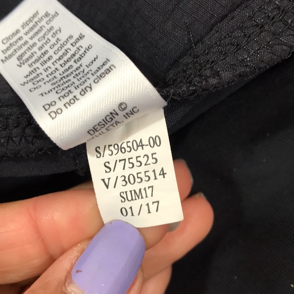 🐲💙 Athleta Black Trekkie Bermuda Short - Picture 6 of 8